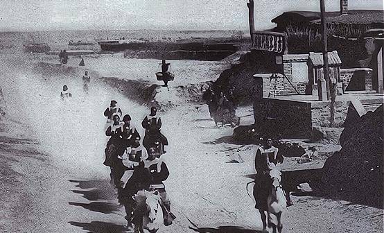 但在1928年7月9日的深夜,刘绍南正在陈家垸组织召