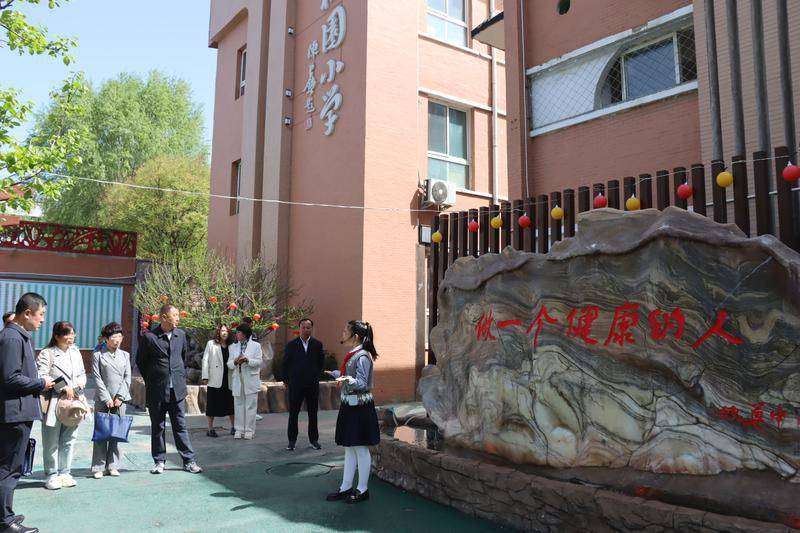 西桃园小学图片