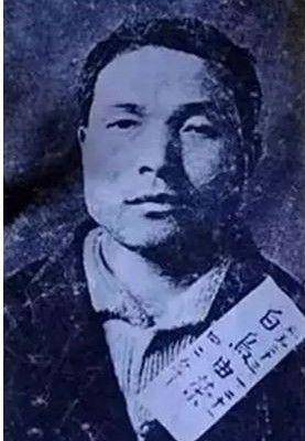 白鸟由荣出生于1907年,幼年时期父死母嫁,在亲戚的抚养下长大成人.