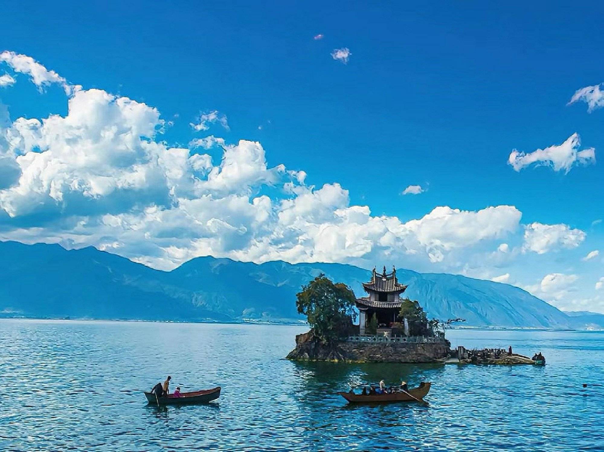 哦对了,如果你有任何关于云南旅游的问题或者需要咨询行程和价格,可以