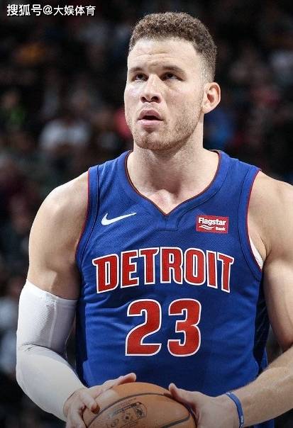 格里芬巅峰期有多强?扣篮大赛飞跃汽车,真是震惊世界啊