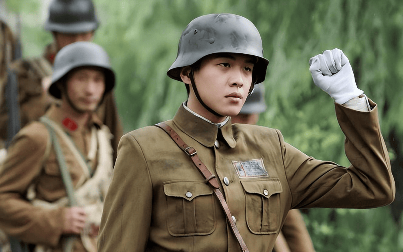 纵观《新雪豹》整部剧来看,张若昀饰演的周卫国却少了些野性,像是一位