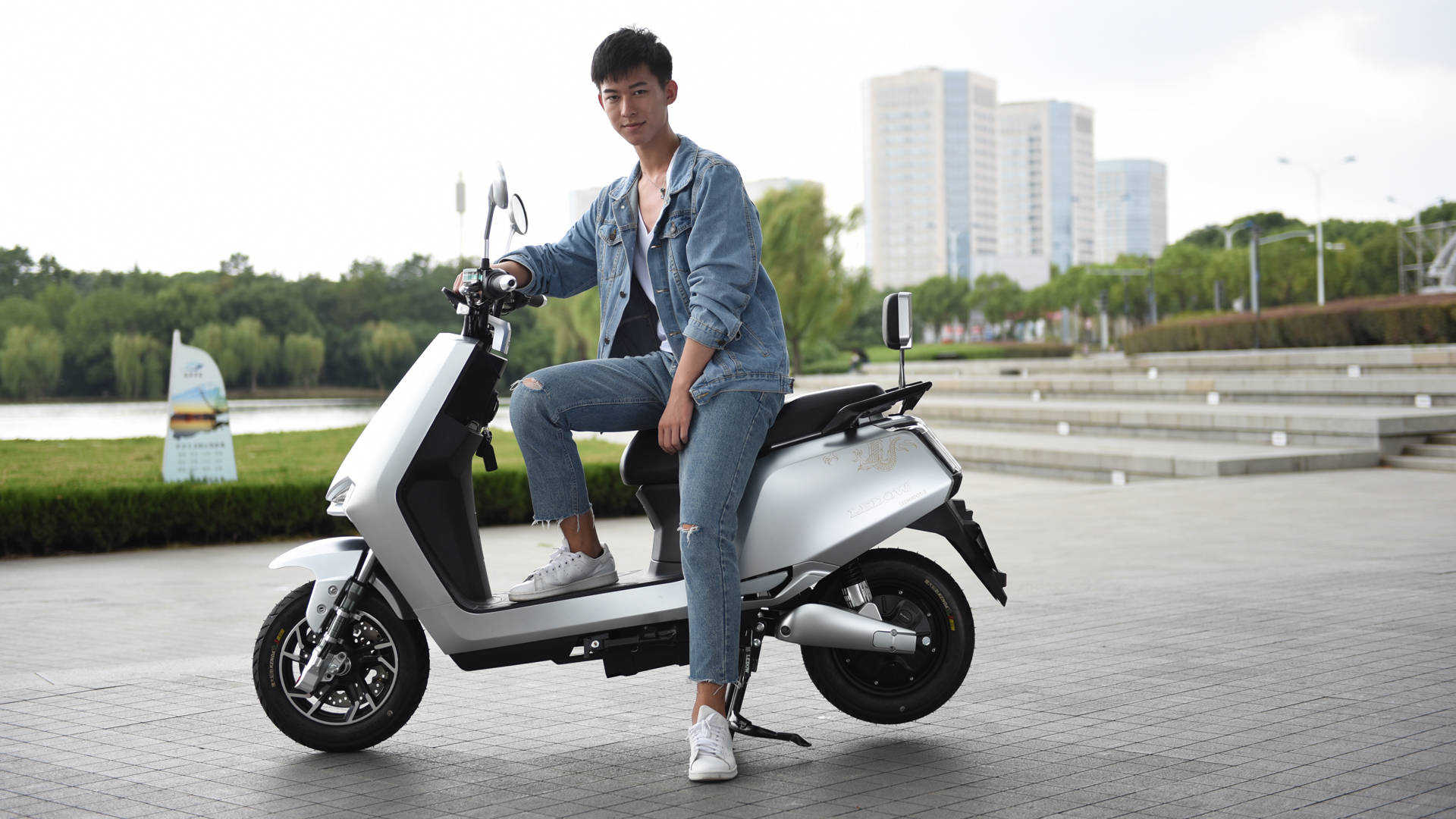 哈里威电动车真正实现了环保出行的理念;电动车行业佼佼者