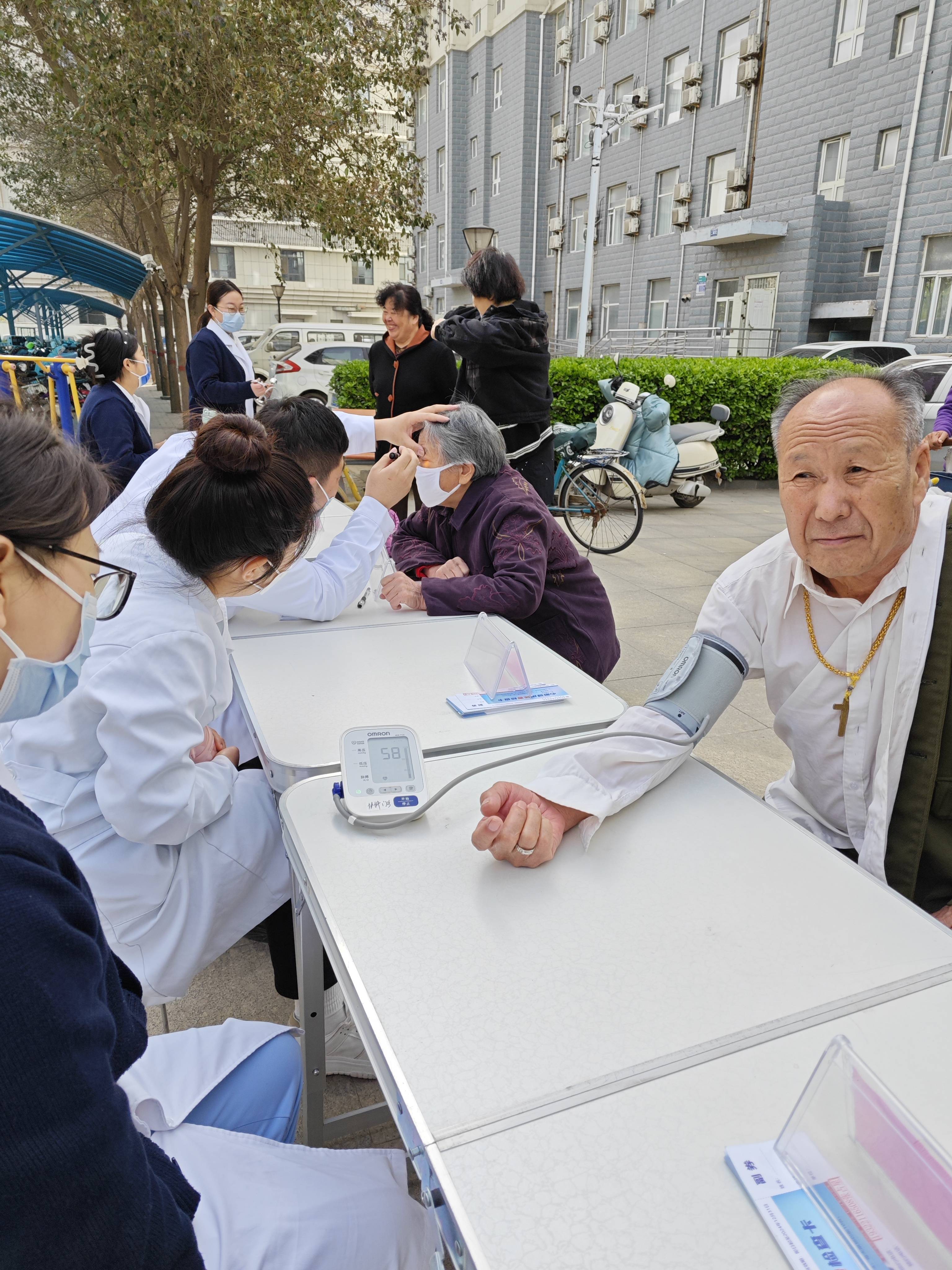 本次活动邀请到河北梅奥心血管病医院的专业医生,为居民提供高血压