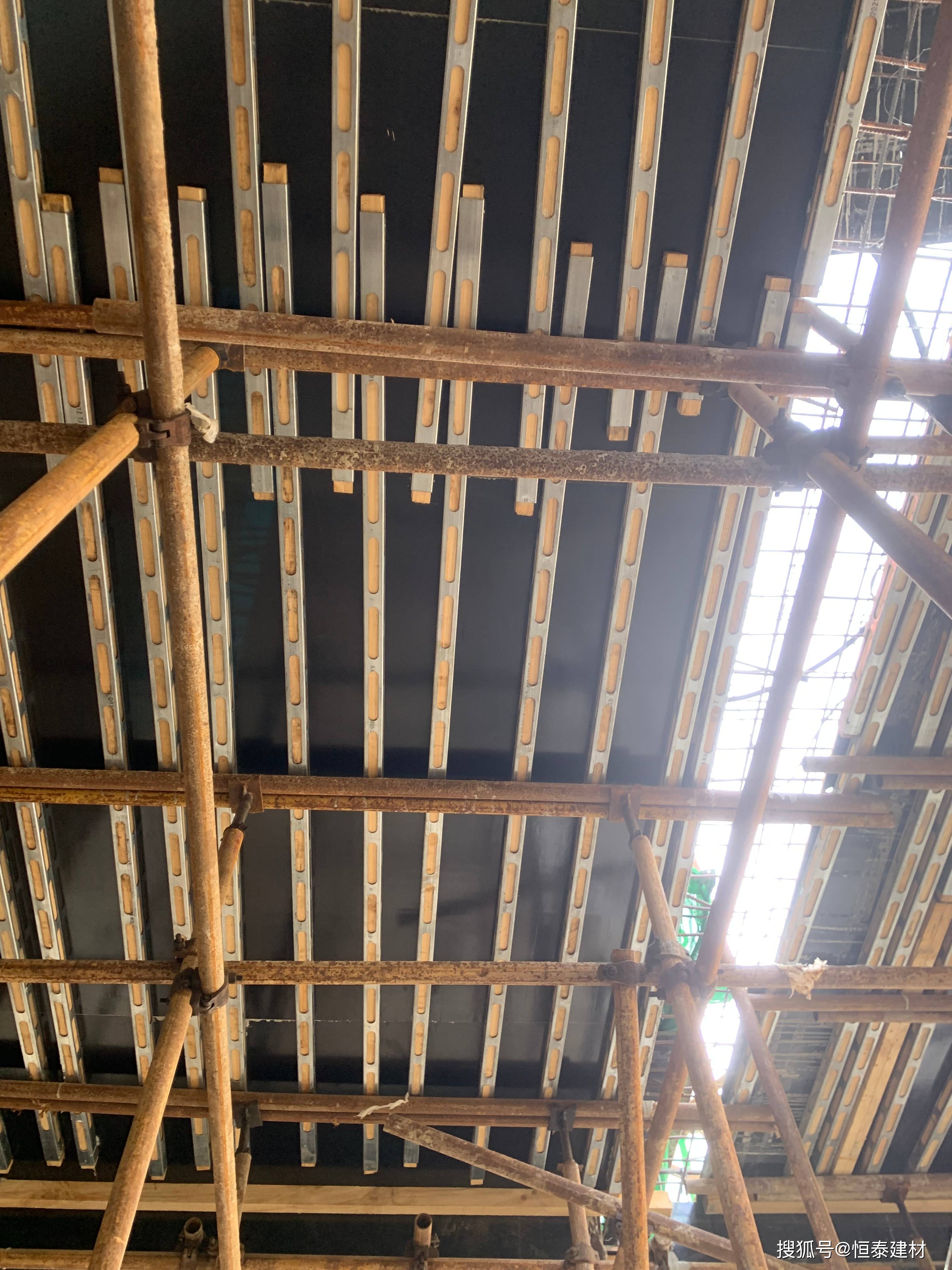 钢木龙骨,钢包木和模板支撑加固体系的工作原理