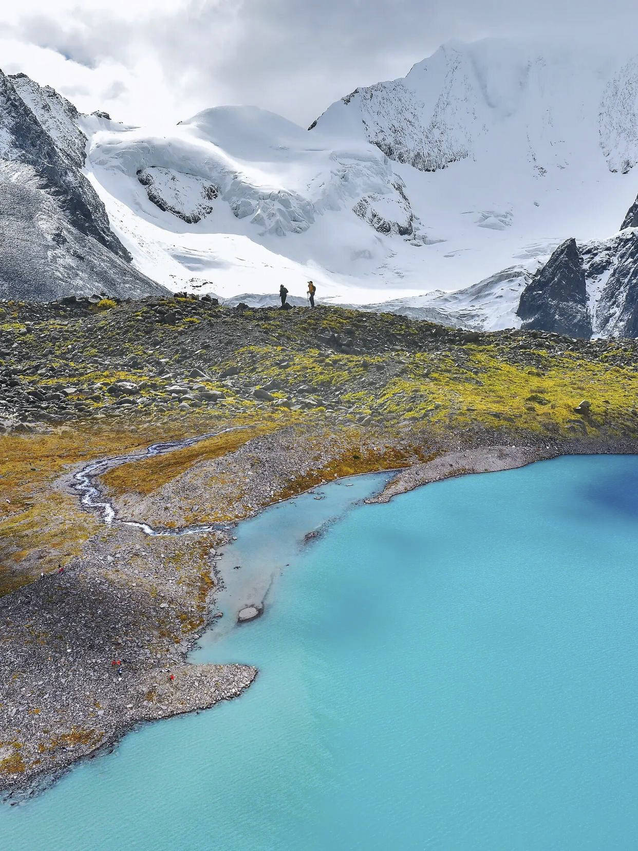 贡嘎冰川徒步,零距离触摸勒多曼因冰川,徒步穿越8日游