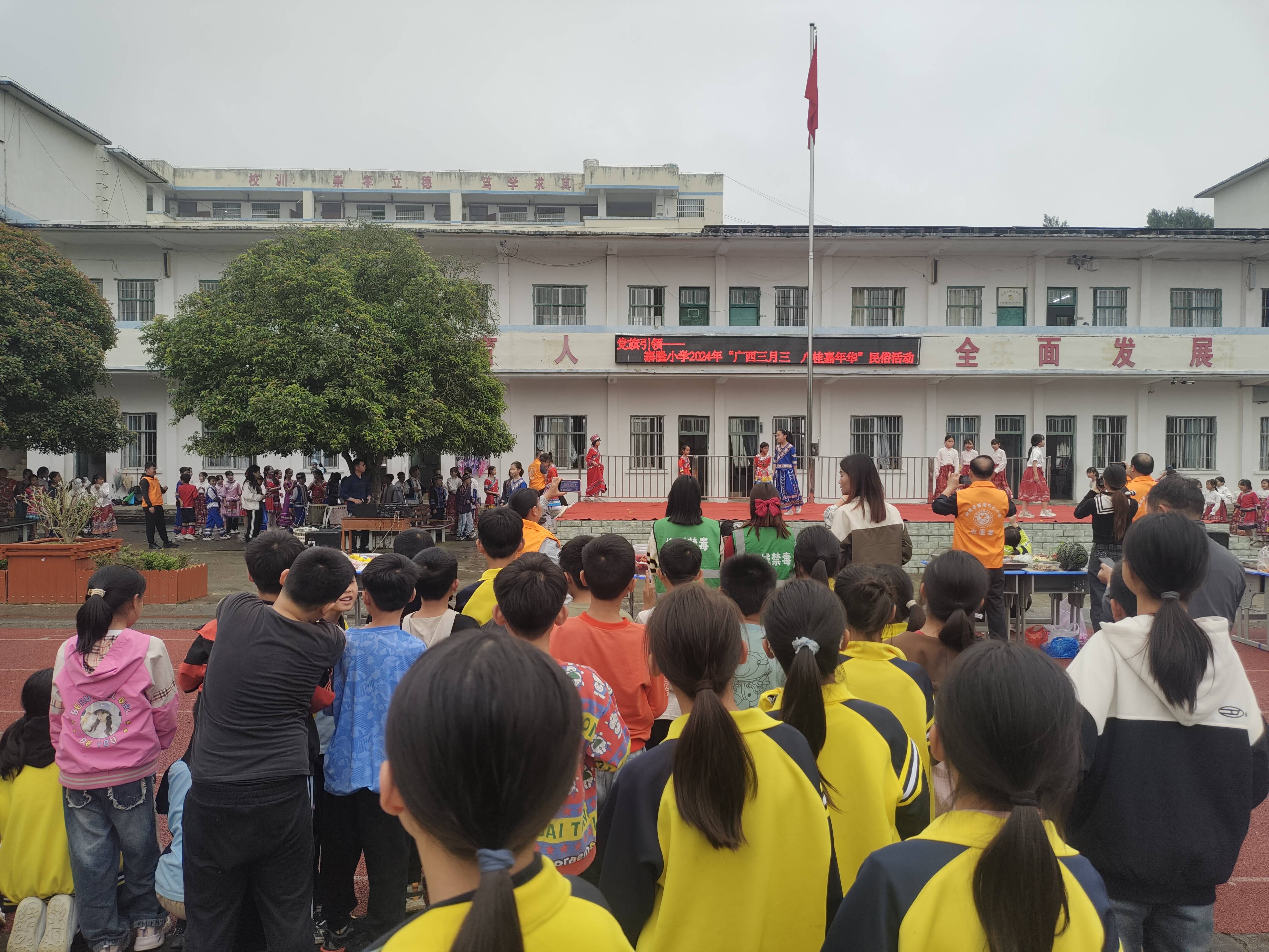 广西柳城县寨隆镇:迎接广西"三月三",校园禁毒"秀起来"