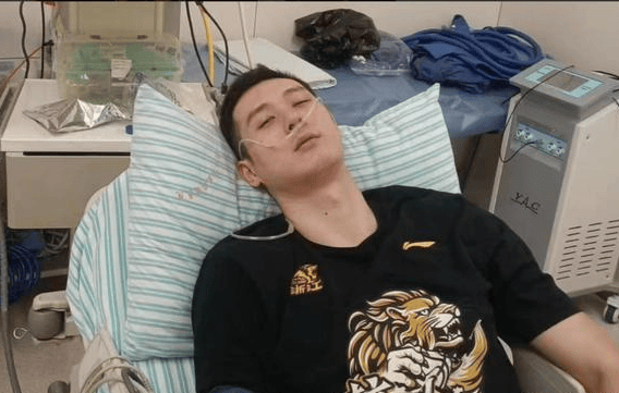 广厦官宣!李金效前往医院出现头疼,头晕,恶心呕吐,周琦太狠了