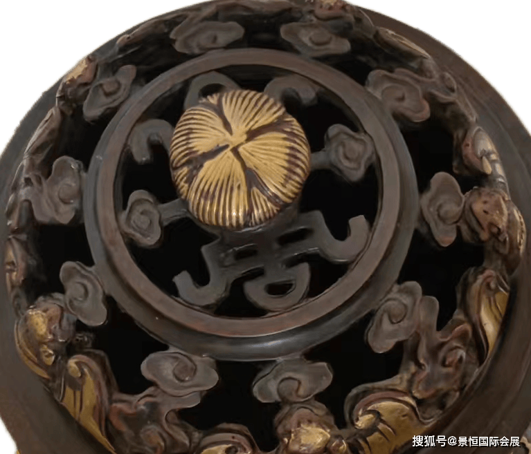 中国铜器收藏的瑰宝:“大明宣德年制”款三足双耳刻花鎏金福在眼前 中国铜器收藏的瑰宝:“大明宣德年制”款三足双耳刻花鎏金福在眼前