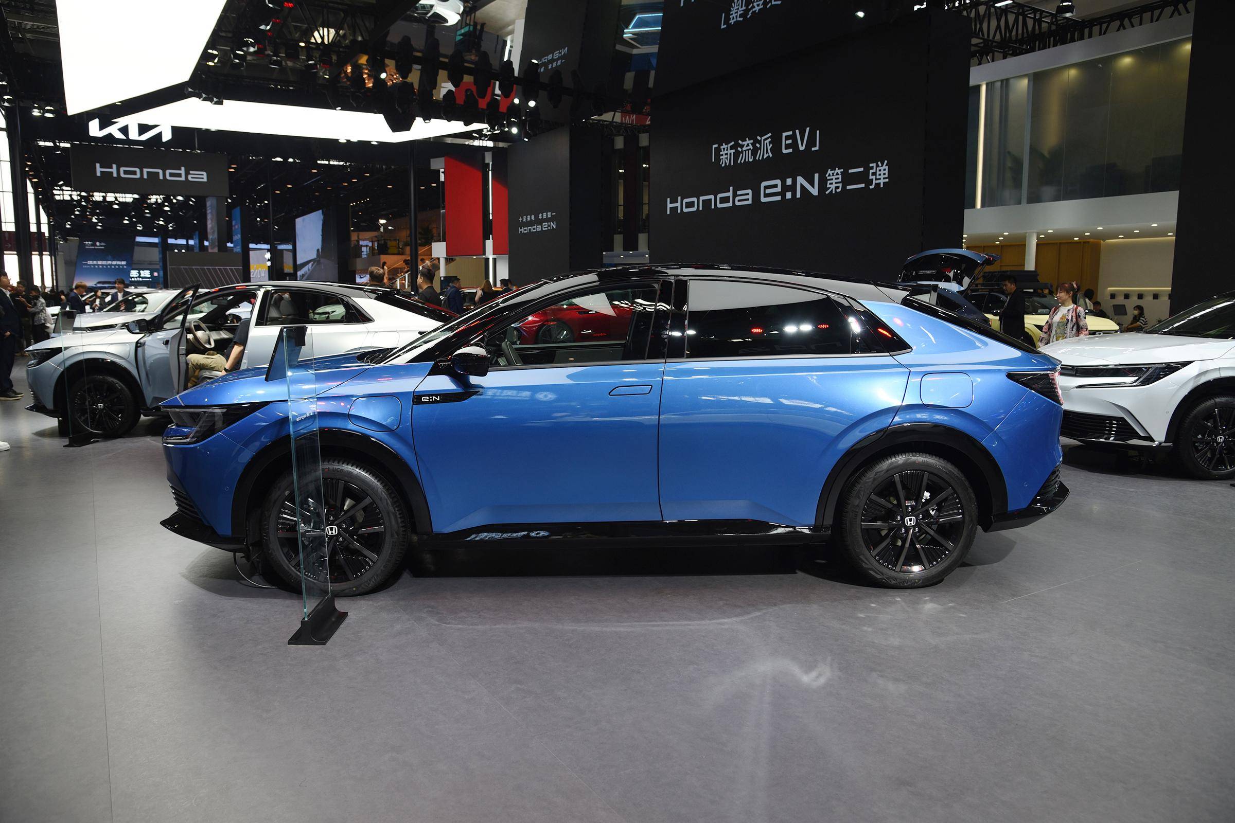 广汽本田e:np2极湃2支持适配18英寸轮辋以及规格为225/50 r18轮胎,而