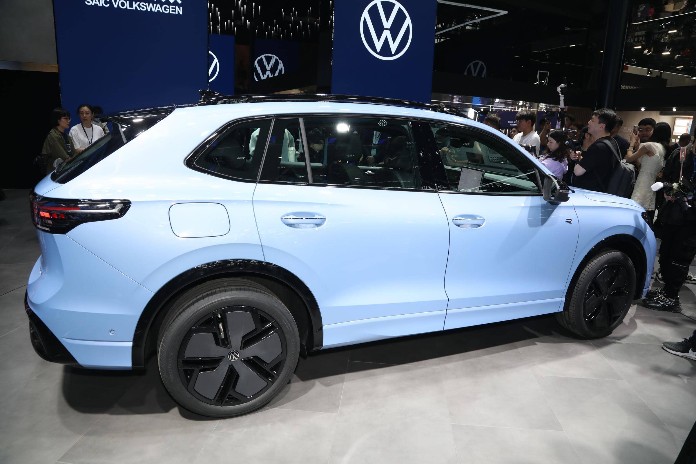 除此之外,全新大众途观l pro支持适配18英寸,19英寸新造型轮辋,对应的