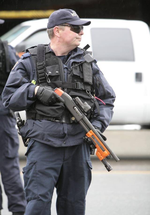 近战高效能武器,被称为近战之王的散弹枪,成为美国警察的最爱_霰弹枪