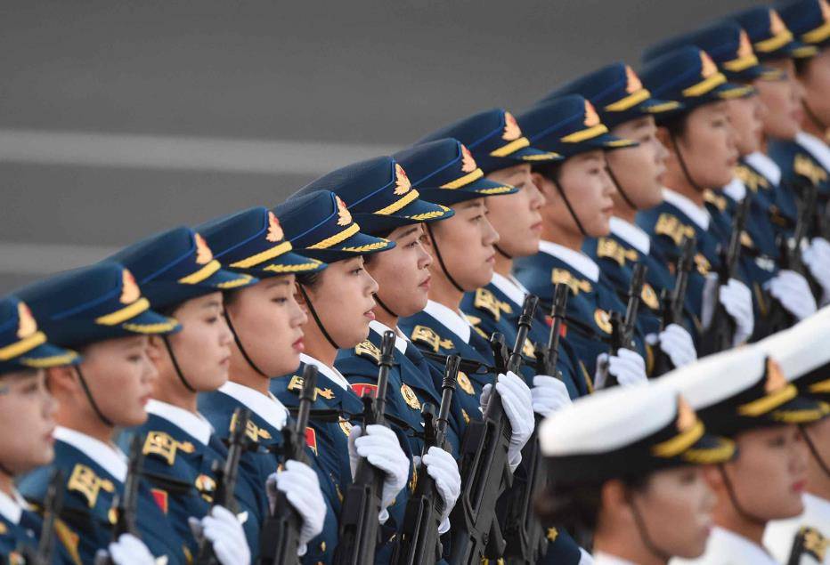 女兵穿丝袜阅兵的难处图片