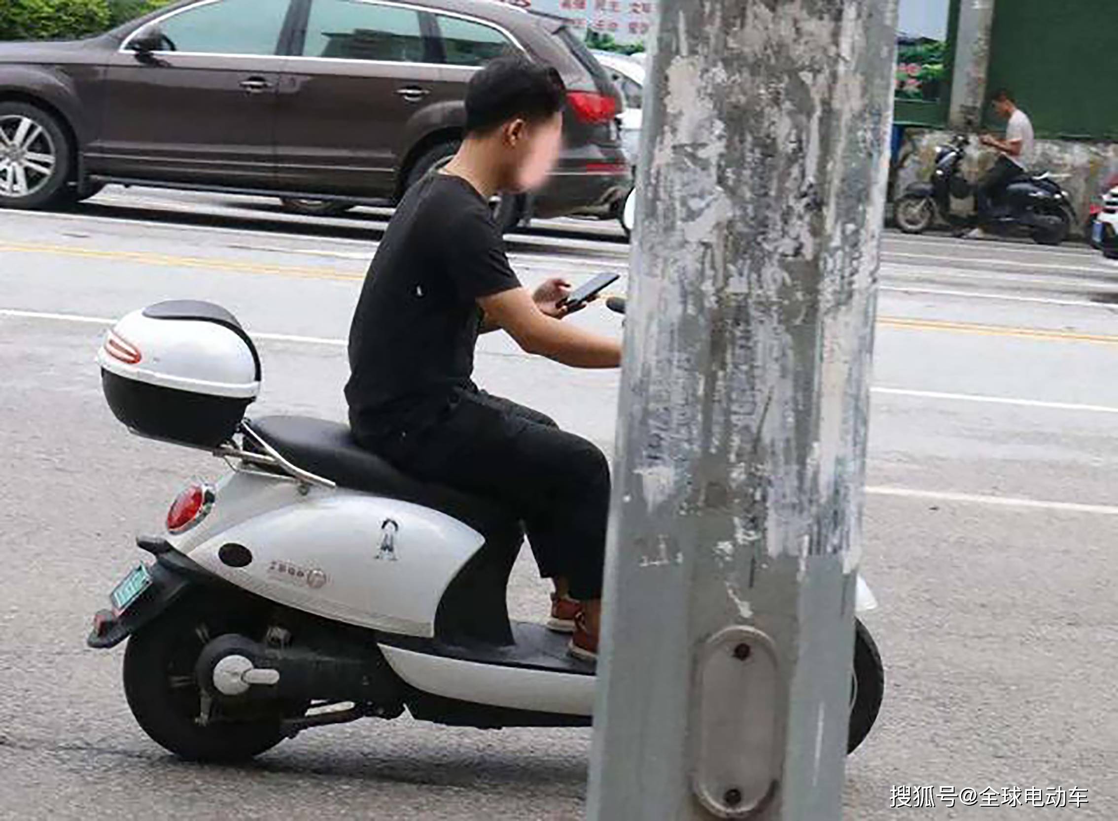 车主出行注意了_违规_自行车_汽车