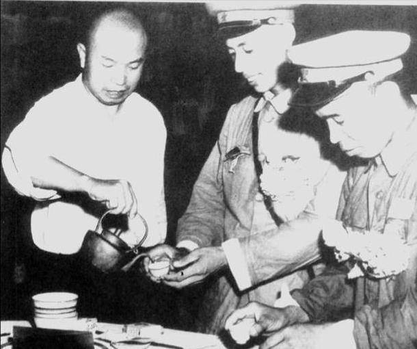 鄂豫皖红4军下辖3个师,两位师长成为大将,一位成中将,显得低调