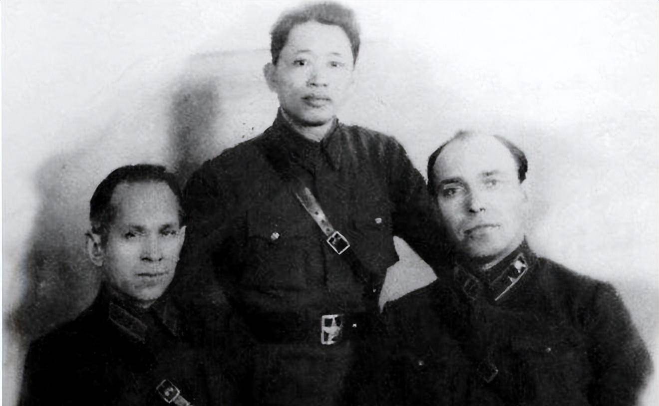 刘亚楼挑选航校参谋长,无人报名,二野师长举手:我愿意当