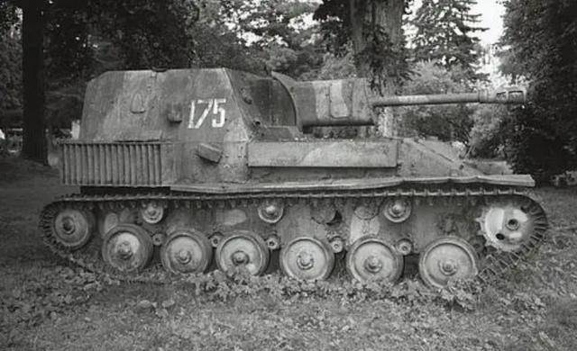 苏联步兵的战地炮火支援,用各型坦克底盘改装的su76自行火炮