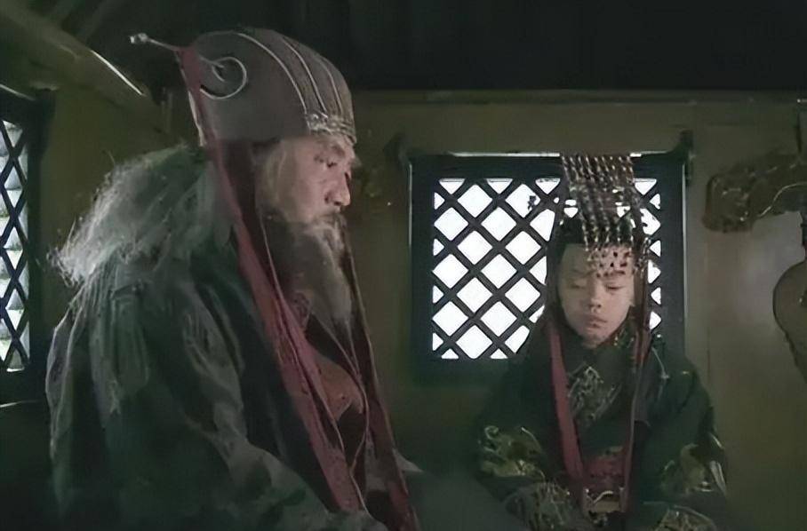 为什么很多人认为,是董卓开启了三国?