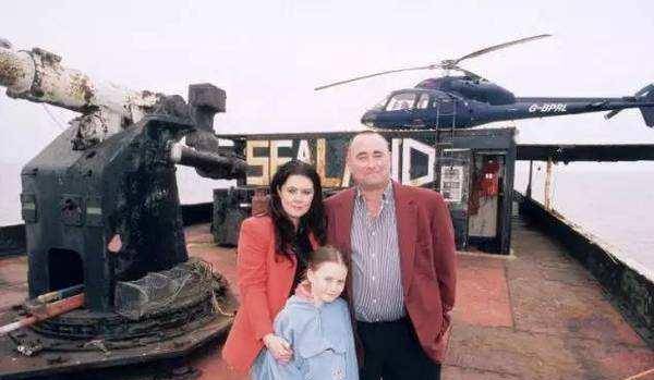 西兰公国:4人组成的国家,领土没操场大,王子每天躺着数钱