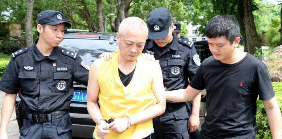 与他一同被逮捕归案的,还有黄鸿金,黄鸿明等组织的骨干人员.