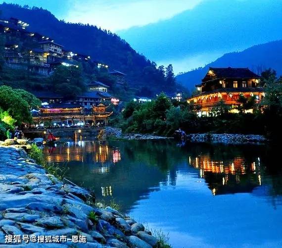 因为时间比较充裕,贵阳市内甲秀楼,黔灵山公园,小白宫还有附近的荔波