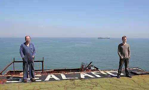 西兰公国:4人组成的国家,领土没操场大,王子每天躺着数钱