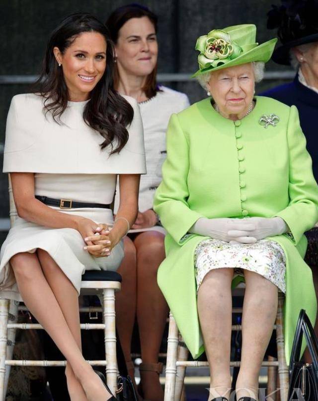 英国前王妃欲壑难填,父亲直言:1年300万加26间房子都满足不了她_梅根