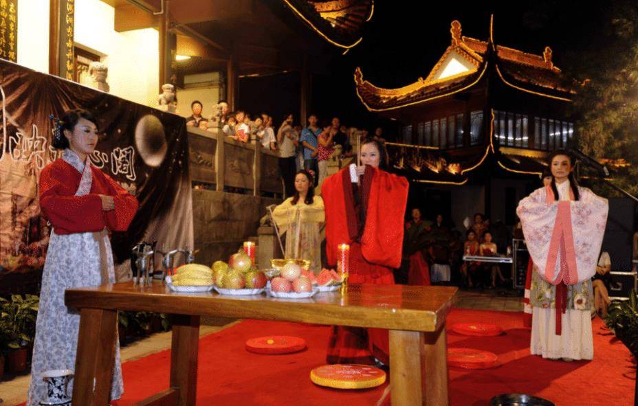 农村俗语:"男不拜月,女不祭灶",中秋之夜为何不让男子拜月?