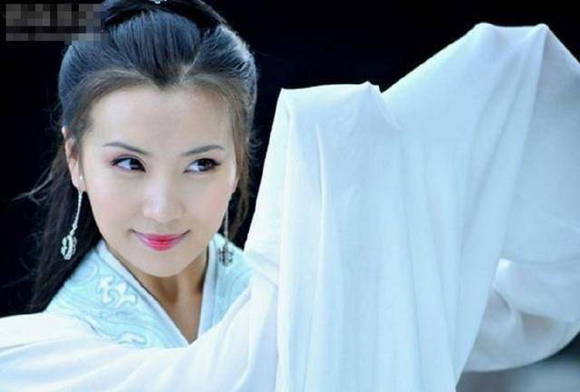 曹操生前是一位风流的枭雄,他死后也想照样风流,他曾在自己的遗嘱中