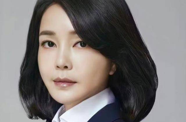 韩国第一夫人素颜曝光,没生过孩子保养得当,49岁宛如高中生