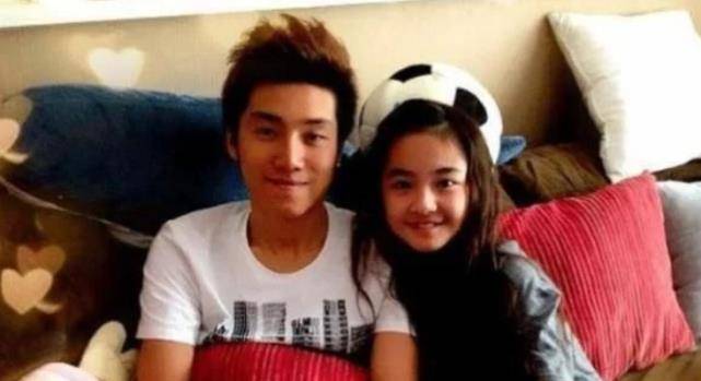 张木易是一个马来西亚男歌手,年轻的时候,他就一直在做音乐教师这个