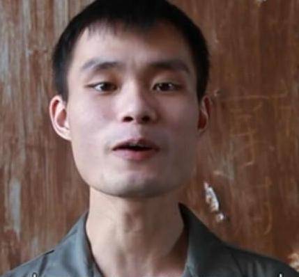 而要说到有影响力,不得不提到那个"富士康13号流水线质检员"张全蛋,那