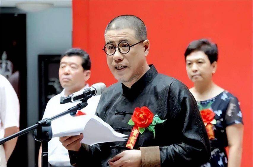 爱新觉罗·恒绍:自称乾隆七世孙,手戴"3亿"扳指拒绝上交