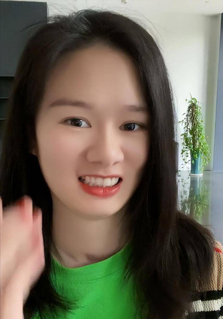 2020年女子成植物人,丈夫辞职照顾,婆婆拍800条视频成百万网红