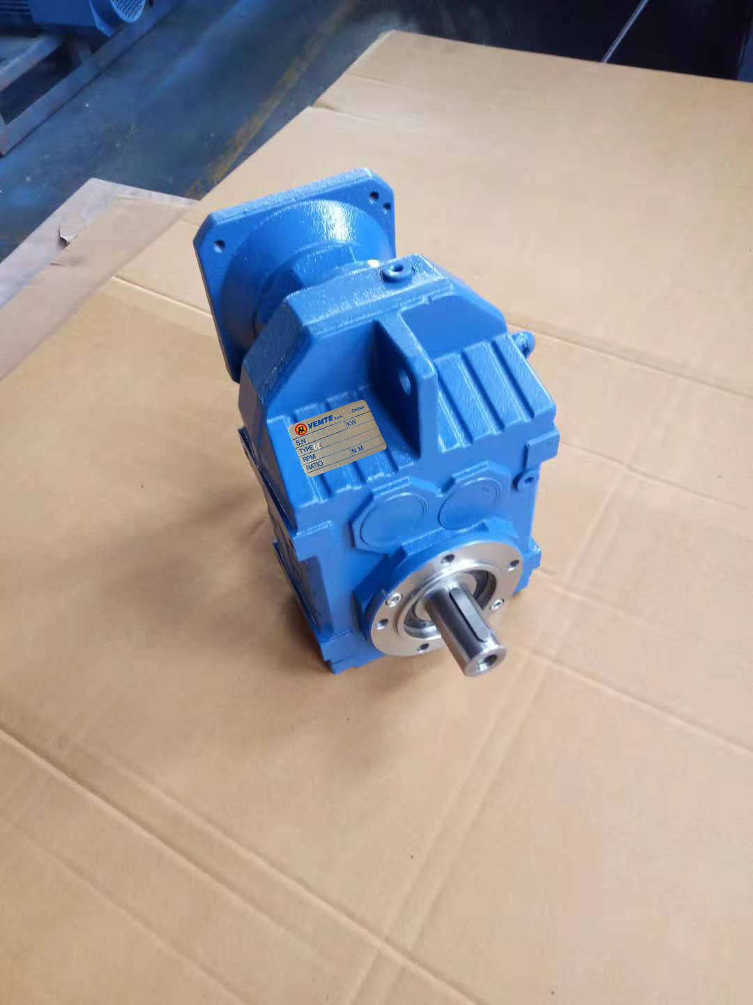 轴对齐,使用适当的联轴器或耦合器,注意电机相位,安装防护装置以及