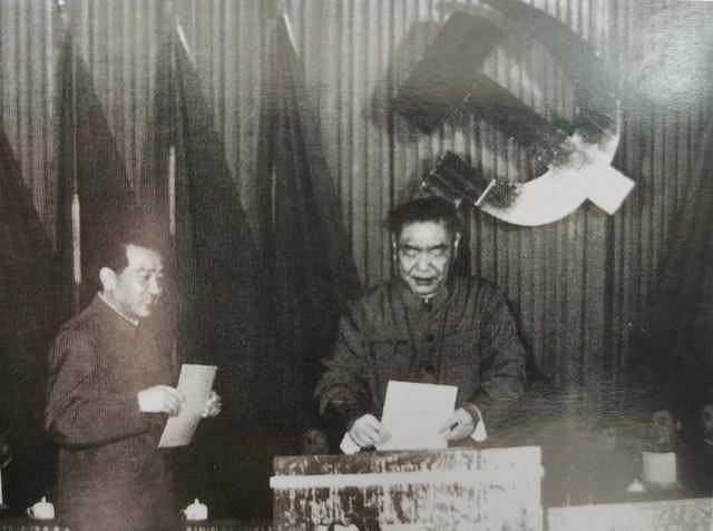 担任过团政委,1955年被授大校军衔,1964年,王猛晋升少将,并担任了第