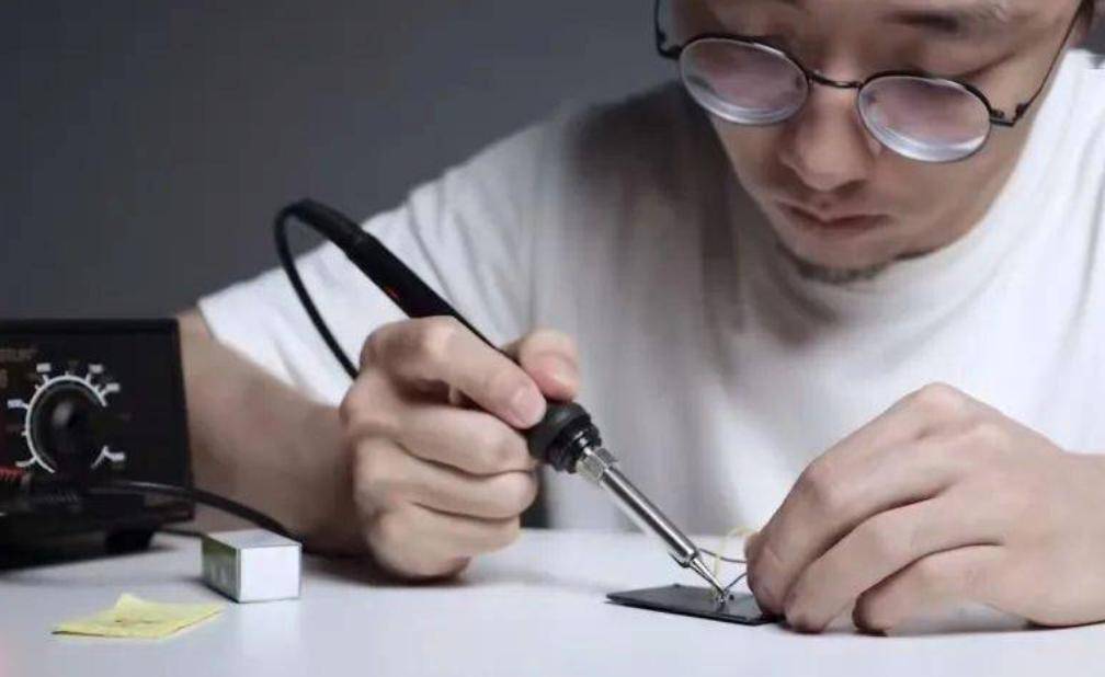 理工男裸辞后在家养云当宠物,50万网友在线喊话:求求了,快量产