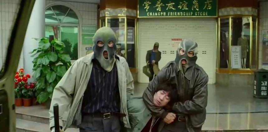 可令人意外的是,朱赵,牛顿两个团伙不仅发生火并,黑吃黑等情况,反而是