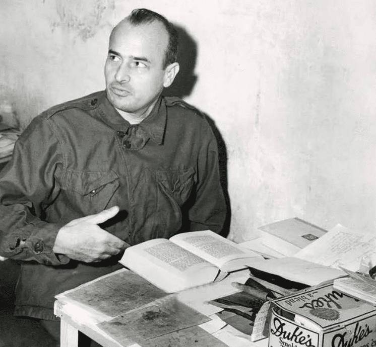 可以说,汉斯·弗兰克的政治生命算是彻底结束了,之后也不再是希特勒的