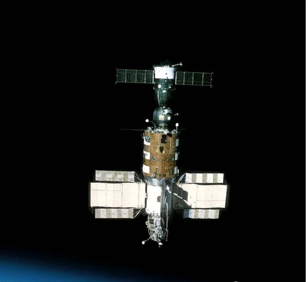 1985年,苏联空间战礼炮7号因发生故障与地面指控中心失去联系,这件事