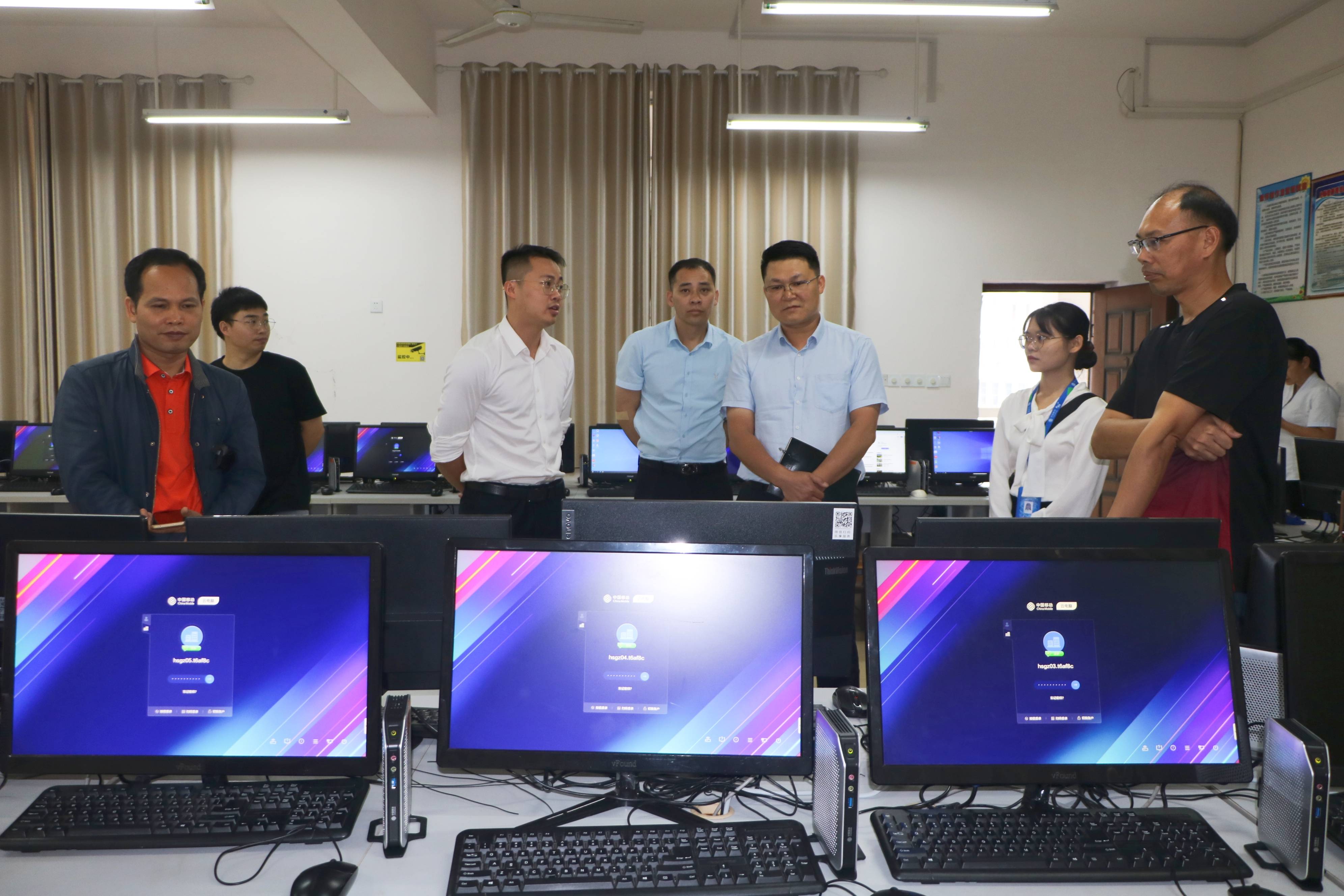 合山移动:移动云电脑助力校园教育"飞上云端"圈粉引来武宣县学校参观