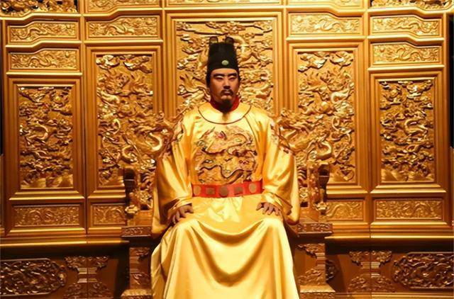 来三筐稻谷让考生评优劣,刘伯温脸色骤变:有人要死了_甲胄_百姓_皇帝