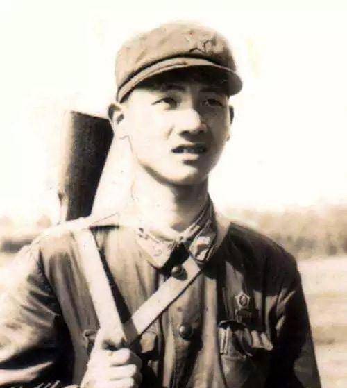 对越自卫反击战临阵换帅,王必成留遗憾,将子女送上前线替他明志