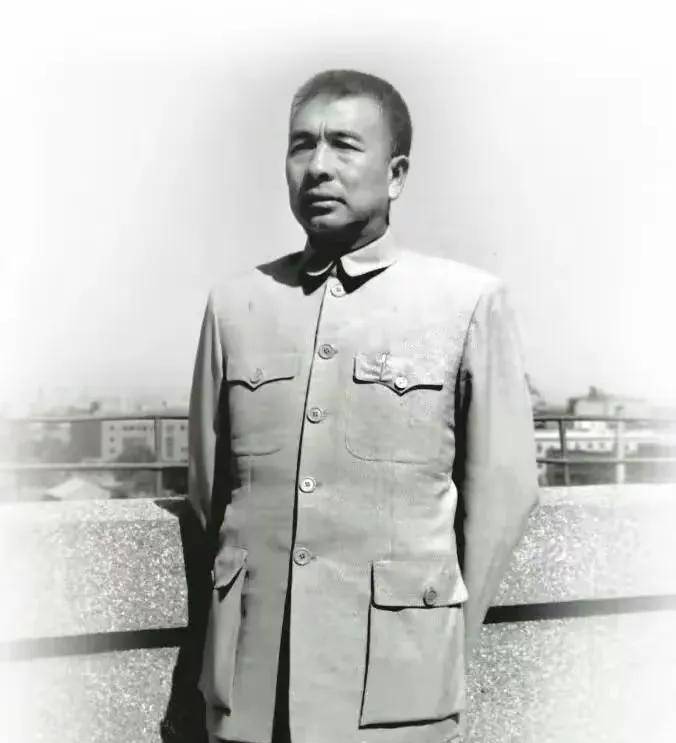 不久以后,曾志调任辽吉五地委副书记兼组织部长,她离陶铸更远了.
