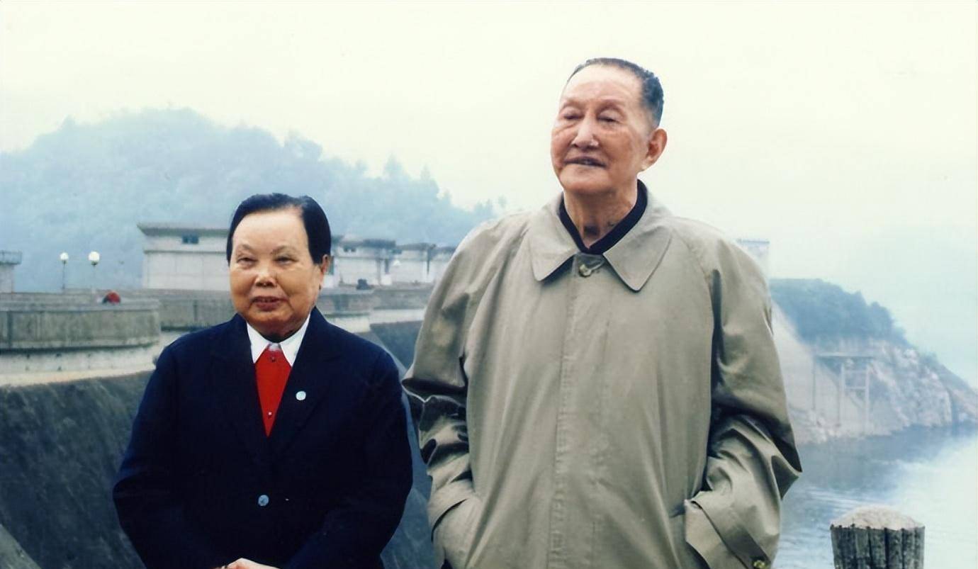 十年过后,洪学智没有重返部队,反而被下放金宝屯农场劳动.