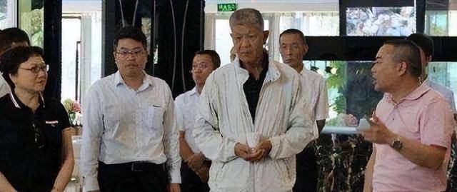 邓公的女婿,曾任保利集团董事长,花费三千万夺回三件国宝_贺彪_父亲