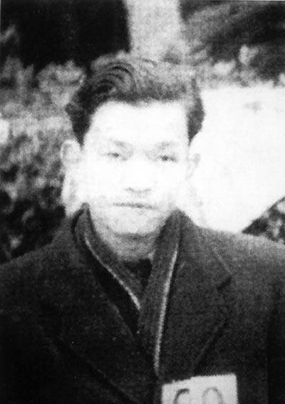 1949年,一路人被人当街抓住,说道:你这个大叛徒,跟我自首去