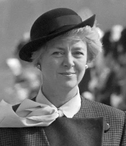 冰岛女总统:青年时抗议美国设军事基地,当总统后每年罢工1天