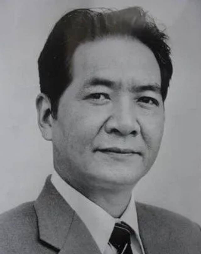 他曾任云南省委副书记兼省长,一生清正廉洁奉公无私,活到了73岁