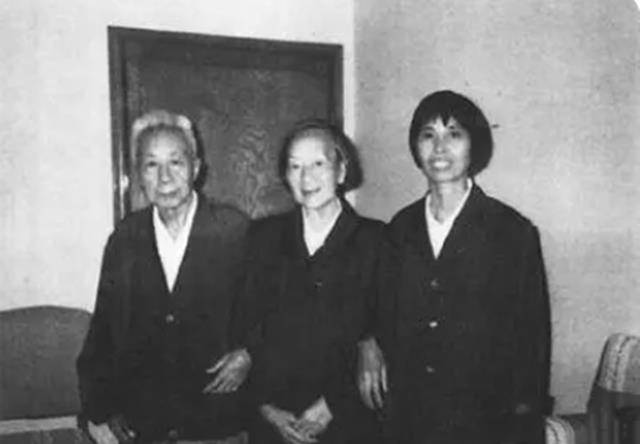 她这次来是为了恢复党籍,想找康克清给她做证明人.